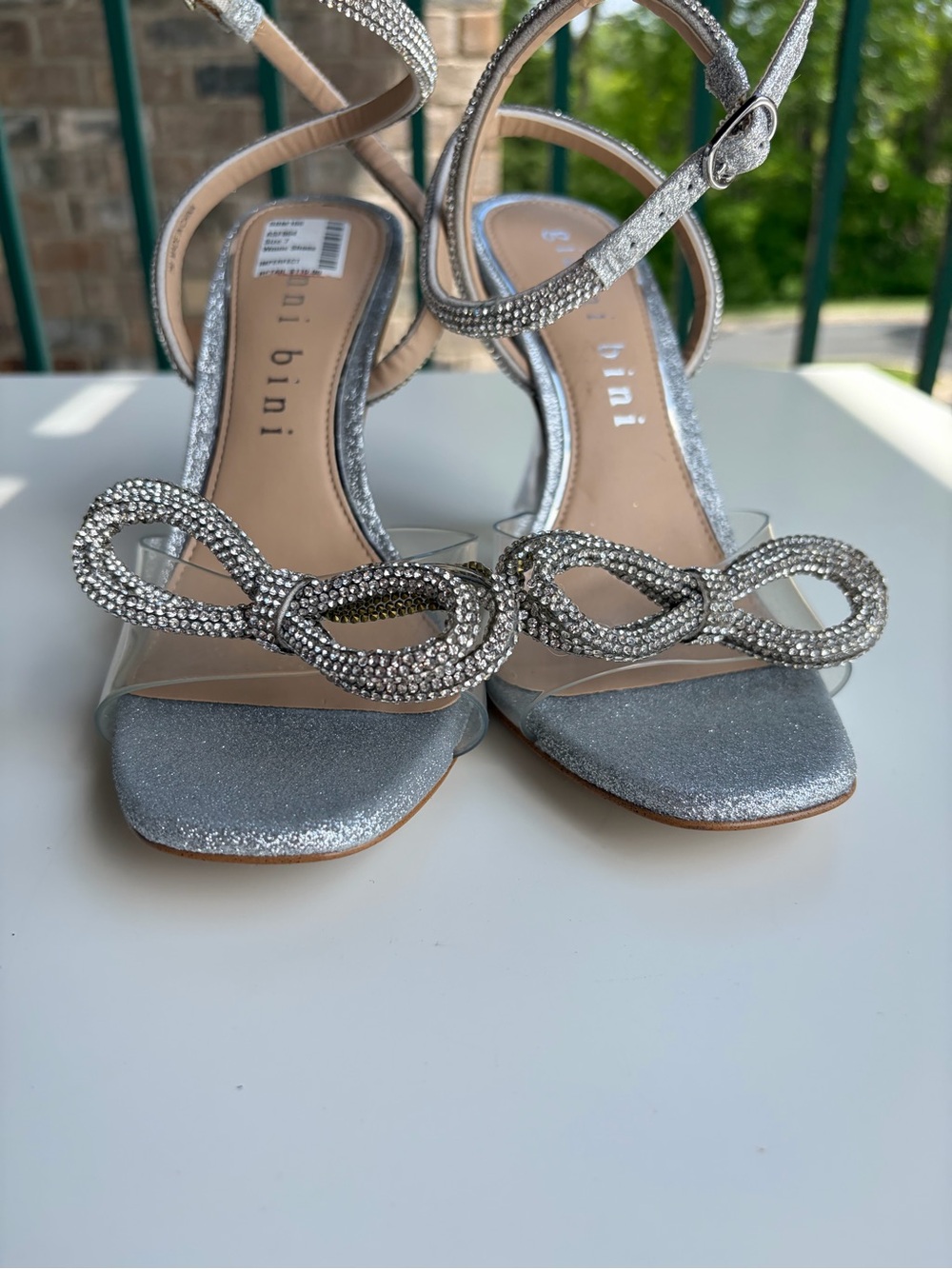 🆕🪩 Gianni Bini Rhinestone Bow Clear Heel Sandals Silver Glitter Size 7 Party - Picture 8 of 17